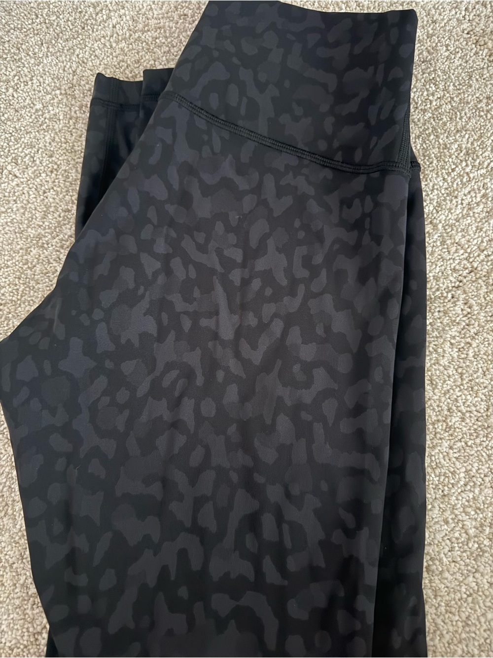 Lululemon Wunder Under leopard print size 8 like new